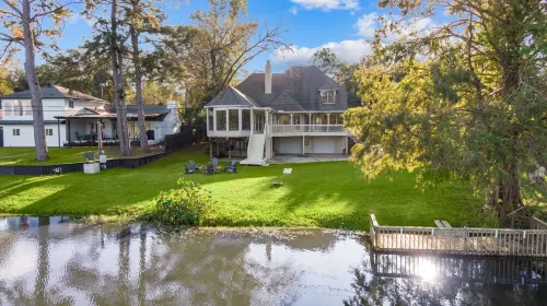 Woodlands Area Lakeview Retreat