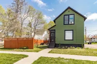 Charming 2-Bedroom Pet-Friendly Home Walkable to Downtown, Murals & Coffeehouse