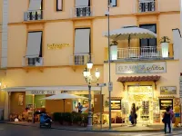 La Piazzetta Guest House Hotels near Gallery Raffaele Celentano