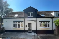 Elms Cottage Hotel in zona Birchgrove Garden Centre