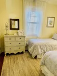 Acadian cottage 1 minute walk to beach, 5 minutes to Old Town BSL! Best location