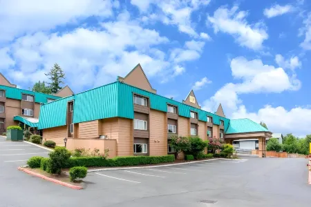 Sutton Suites Hotel Отели рядом со станцией Link Light Rail - Tukwila Station