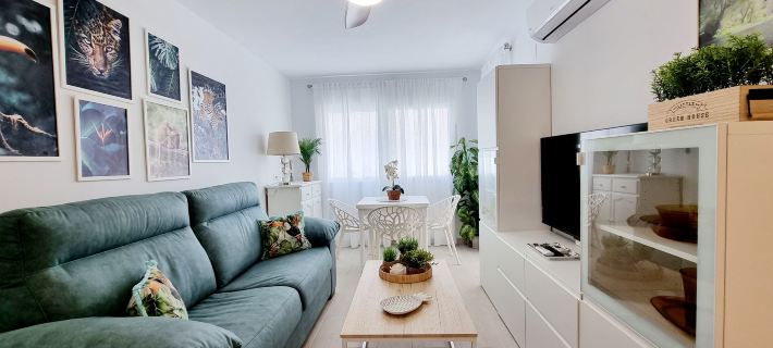 Modern and Cozy Apartment Just Steps from Los Locos Beach Hotels in Torrevieja