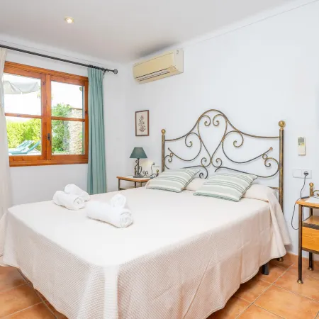 REYNES - Rustic villa with private pool and free Wi-Fi