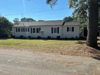 Charming 3-bedroom house with WiFi, AC in fantastic Gloucester Point
