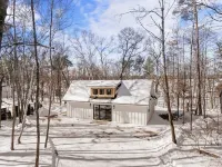New Cozy 2BR 2Bath Waterfront Cabin! Firepit, Porch, Games, Stunning Sunset