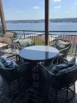 Beautifully Decorated on Condo on Lake