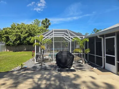 Relaxing Pool Home with spacious parking, close to Flagler Beach & Daytona Hotels near Target