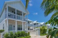 Villa with private plunge pool, boat dock, & amazing sunsets in Islamorada Fl Hoteles cerca de History of Diving Museum