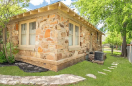 Cornerstone Cottage-Near Downtown-Pet Friendly