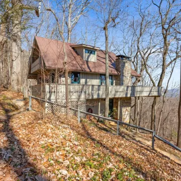 Woodland Cottage - Stunning Views - Wine Country - 20 mins to Downtown