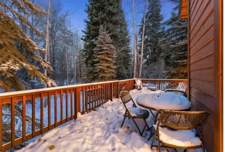 The Retreat@ the Cottages-tucked in towering pines