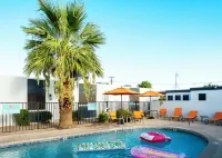 ~Villa Golden~ Centrally located, King Bed! - Villas
