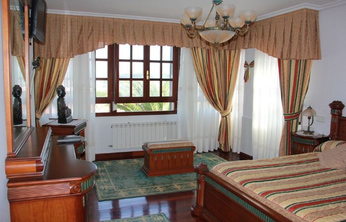 House with pool and games room in Santillana del Mar