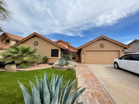 Waterfront, LuxuryVilla with Private Pool- Отели рядом с достопримечательностью «Колледж Чандлер Гилберт Коммьюнити в Пекос Кампус»