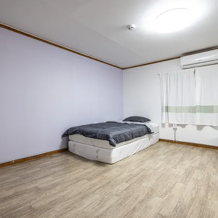 Jeju Oreum Guesthouse Отели рядом с достопримечательностью «Лес Биджарим»