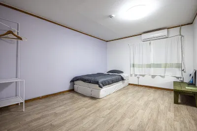 Jeju Oreum Guesthouse Отели в г. 