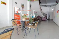 RedDoorz @ Aksara Medan Hotels in Medan Tembung
