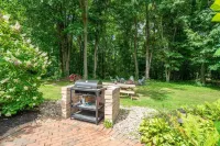 The Billy Pig Lodge – Pool, Hot tub & 7 acres!