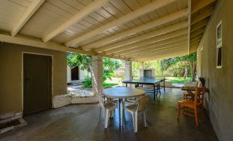 Spacious Retreat w Large Kitchen Outdoor Patio