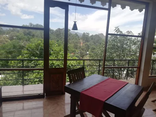 Tea Garden Holiday Inn - Bed and Breakfasts