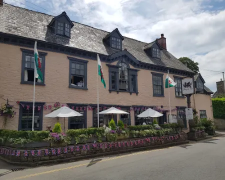 Dragon Inn Hotels in Crickhowell