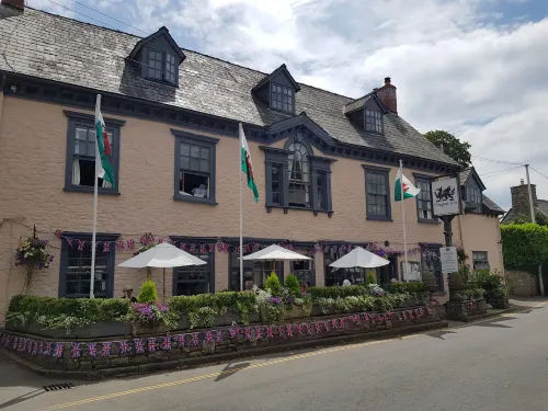Dragon Inn Hotels in Crickhowell