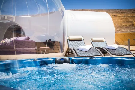 Petra Bubble Luxotel Отели рядом с достопримечательностью «Храм Душареса»