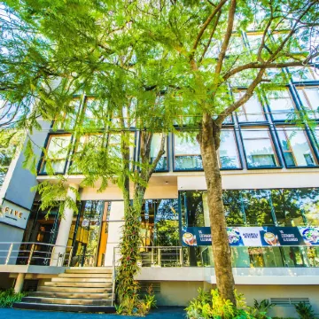 Five Hotel & Residences