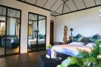 Blue Hill Hotels in Round Island