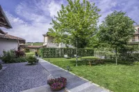 La Rosa Gialla Bio Apartments & Rooms Các khách sạn ở Province of Cuneo