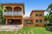 YanceyLargoEstate 2Br Villa w/Mountain Views by RedAwning