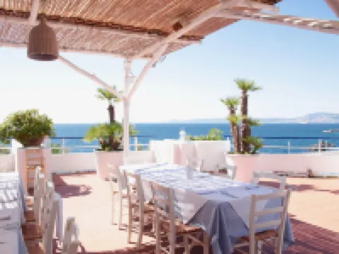 ホテル プンタクオットロベンティ エルコラーノのホテル