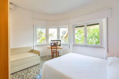 Hotel Costa Verde Отели в г. Розињано Солве