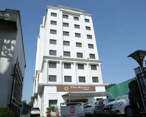 The Acura BMK Hotels near Sector 32