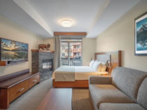 ファルコン クレスト ロッジ バイ クリーク キャンモアのホテル