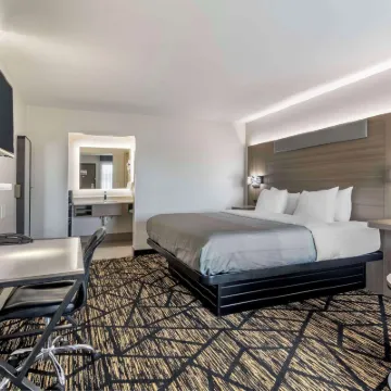 Quality Inn & Suites Athens University Area Hotels near Athens