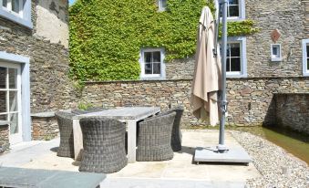 Holiday Home in Bièvre Near Town Center