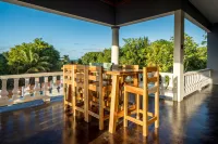Blue Paloma Bed & Breakfast Hotels in Green Island