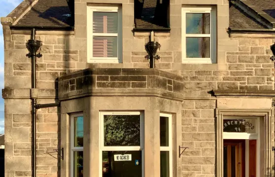 雷文斯伍德招待所