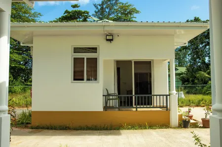 Macmillans Holiday Villas Отели рядом с Аэропорт Праслен