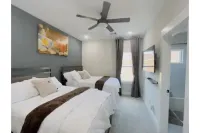 Gray Lux Hse 3BR|3.5Bath~Downtown|MedCenter|HotTub