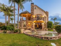 Castle on a hill, breathtaking views, surrounded with pools, trees, and lawn Hotels in Ramona