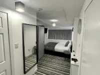 Wisteria Studio Hotels near Blackheath