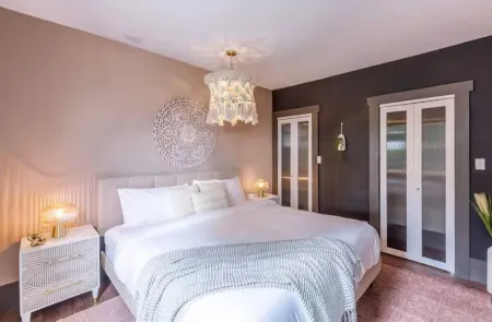 Iconic 3BD Entire House in The Heart Of Pittsburg Отели в г. Грин Три