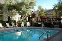 Quality Inn & Suites Albuquerque Midtown - University Area - Rooftop Pools