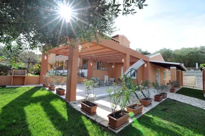 Pyramid City Apartments Hotel dekat Old Perithia - Corfu's Oldest Village