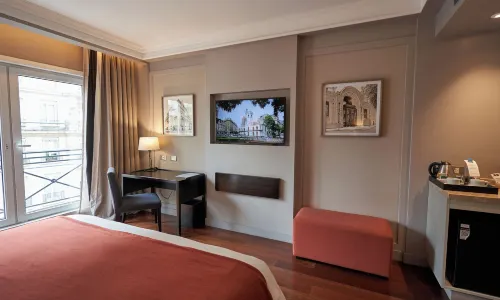 Carles Hotel