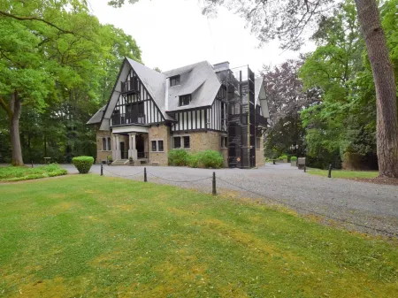 Vintage Villa with Hot Tub & Infrared Sauna in Ardennes Отели в г. Спа