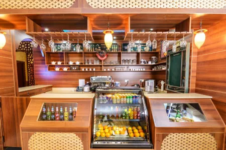 Bravo Royal Hotel Suites Отели в г. Al-Bidea